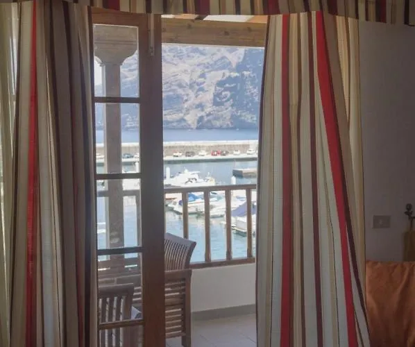 Beachfront & Sunny Gigantes