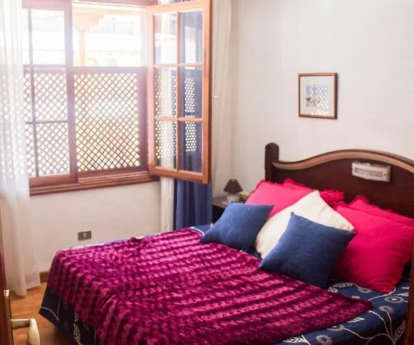 Beachfront & Sunny Gigantes Apartman *